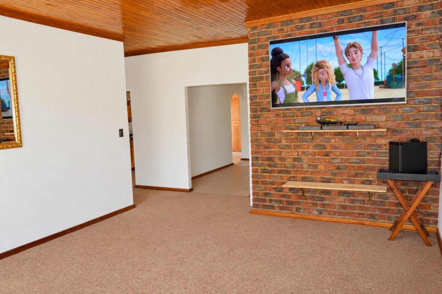 5 Bedroom Property for Sale in La Hoff North West